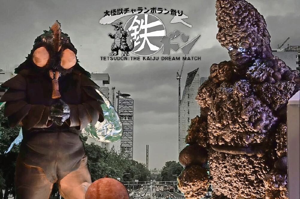 La mosca, aparente héroe y Kkman, el villano gigante, creación mexicana para el filme japonés (CORTESÍA ULISES GUZMÁN)