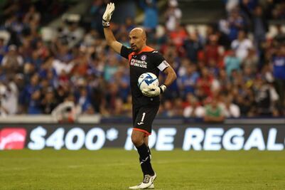 ¿Qué sucedió en el mundo del futbol desde el debut del 'Conejo' Pérez?