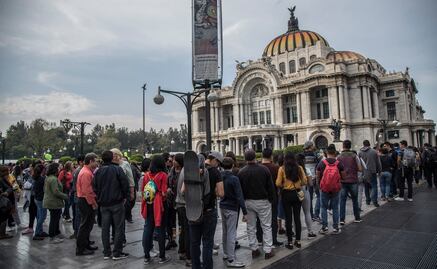 Hacen fila para entrar a exposición de Kandinsky en Bellas Artes