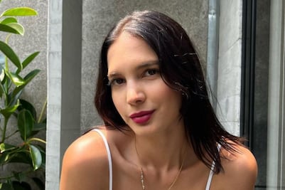 Novia de Luisito Comunica se convierte en la reina de corazones