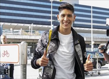 Reciben a Edson Álvarez en Holanda para reportar con el Ajax