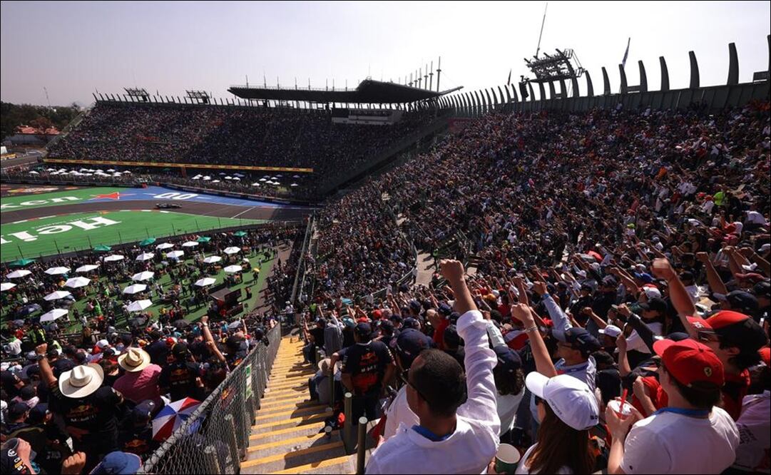 La afición presente en el Autódromo Hermanos Rodríguez salió decepcionada tras el abandono de Checo Pérez / FOTO: Diego Simón - EL UNIVERSAL