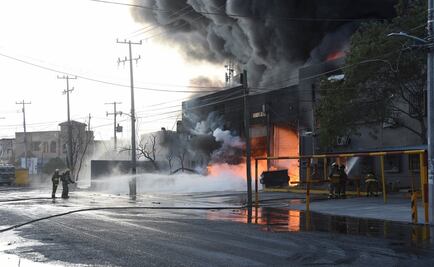 Desalojan a unas mil personas por incendio en Nuevo León
