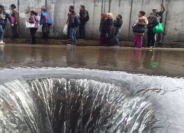 Caos vial en Vallejo tras fuga de agua