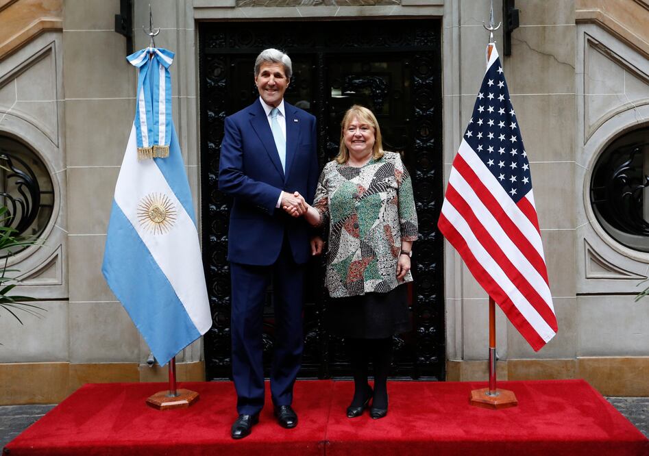 El secretario de Estado estadounidense, John Kerry, y la canciller de Argentina, Susana Malcorra (Foto: Ap)