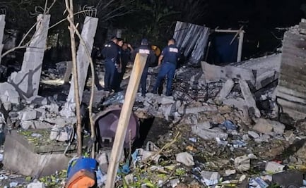 Explosión por pirotecnia deja un muerto; vivienda queda destruida en Huautla, Hidalgo