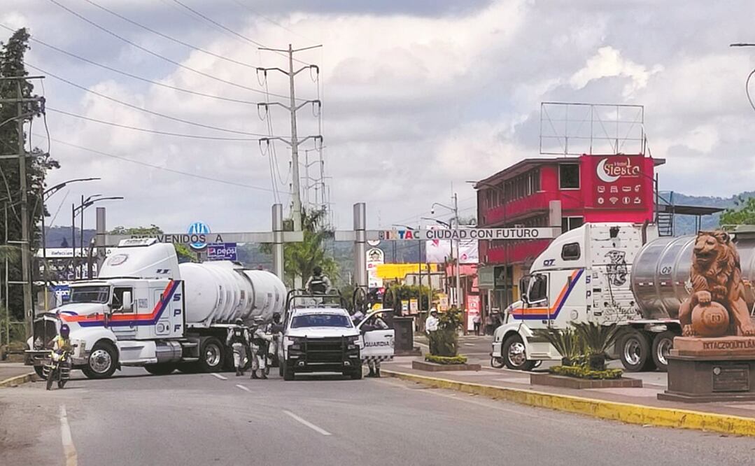 Informes iniciales señalaron que en Ixtaczoquitlán sujetos armados intentaron robar dos pipas con combustible. Foto: ESPECIAL