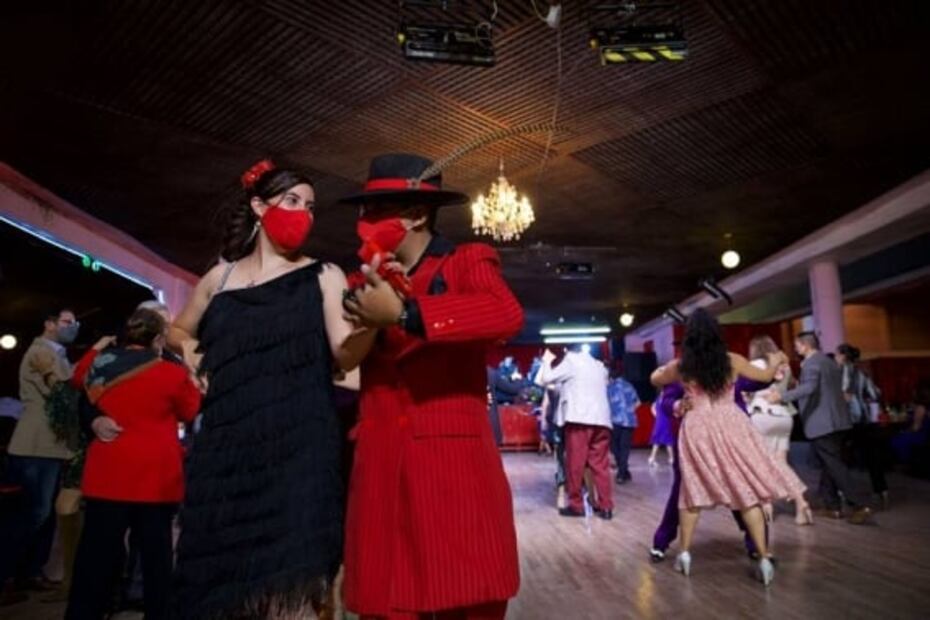 Con mambo y danza, el Salón Los Ángeles reabre sus puertas