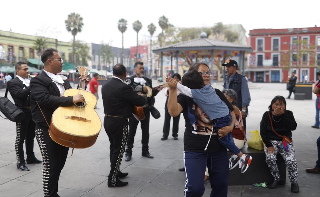 Este 10 de mayo, decenas de familias festejaron el Día de las Madres en la Plaza Garibaldi. Foto: Diego Simón / EL UNIVERSAL