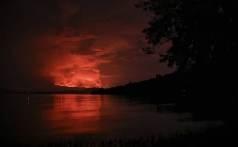 Volcán Nyiragongo en el Congo entra en erupción tras intensa actividad