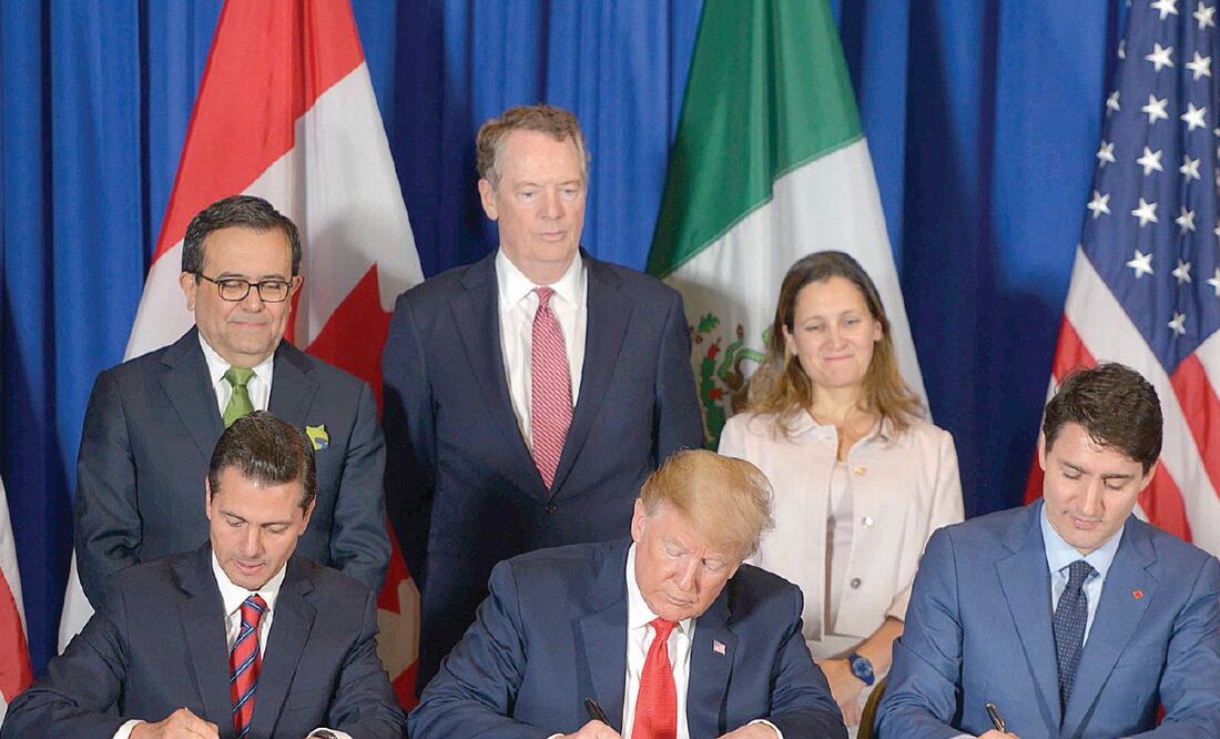 Enrique Peña Nieto, Donald Trump y Justin Trudeau firman la declaración presidencial del T-MEC, durante la Cumbre del G20 realizada en Buenos Aires. PRESIDENCIA