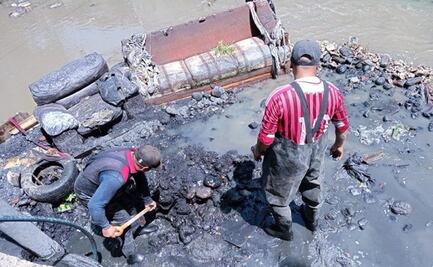 Llantas, sillones y hasta refrigeradores: retiran 4 mil metros cúbicos de basura de ríos y barrancas de Naucalpan