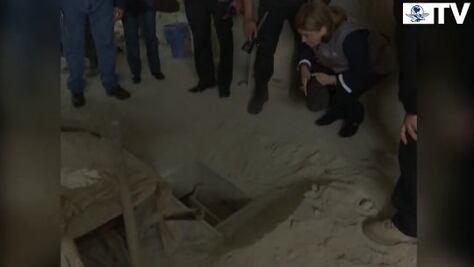 Recorre Arely Gómez bodega por donde escapó El Chapo