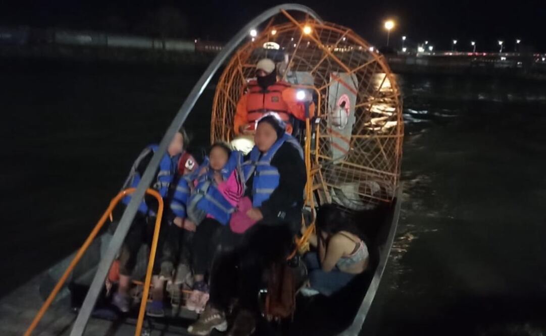 11 personas migrantes fueron rescatadas del Río Bravo y trasladadas al lado de México. Foto: INM