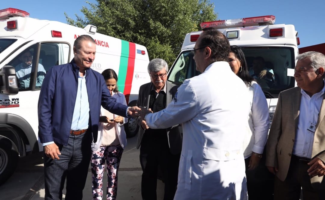 El gobernador Quirino Ordaz entregó ambulancias y equipamiento médico (Foto: Especial)