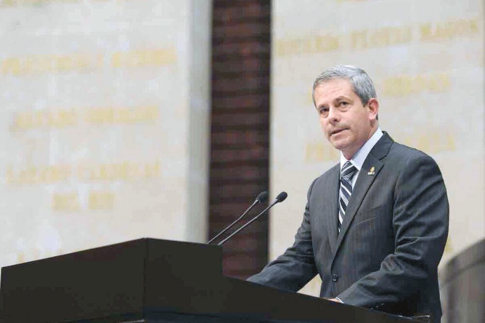 La desaparición del billete de 20 pesos y la probable creación del de 2 mil pesos provocarían una devaluación, señaló Marcelo Torres Cofiño, líder nacional del PAN. Foto: ARCHIVO EL UNIVERSAL