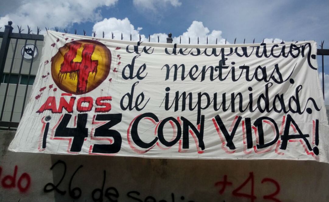 En este momento se encuentra una comisión de padres y madres con magistrados. FOTO: @Tlachinollan