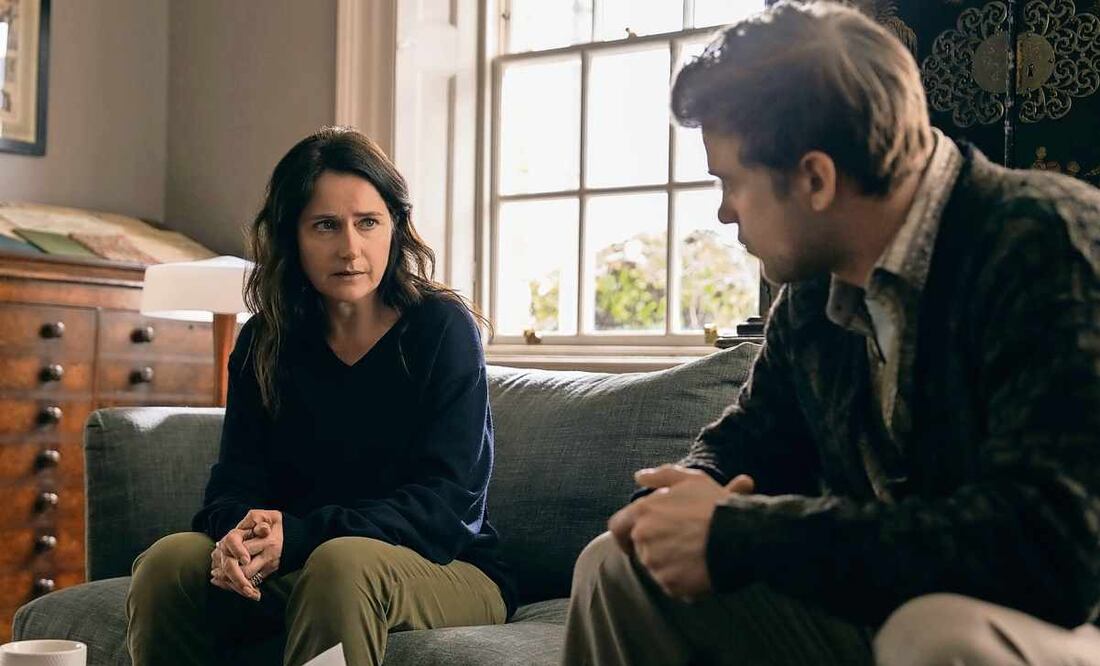 Taylor (Quintessa Swindell) es una agente quien está consciente de sus riesgos. Su papel en la serie es llevar a Edward Brooks (Leo Woodall) a entender la responsabilidad de lo que provocaron sus acciones 20 de enero. Foto: Apple TV+