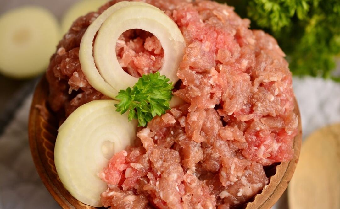 Hay alimentos que no son recomendables comer en esta etapa para cuidar tu salud y la de tu bebé. (Fotos: PixaBay y Giphy)