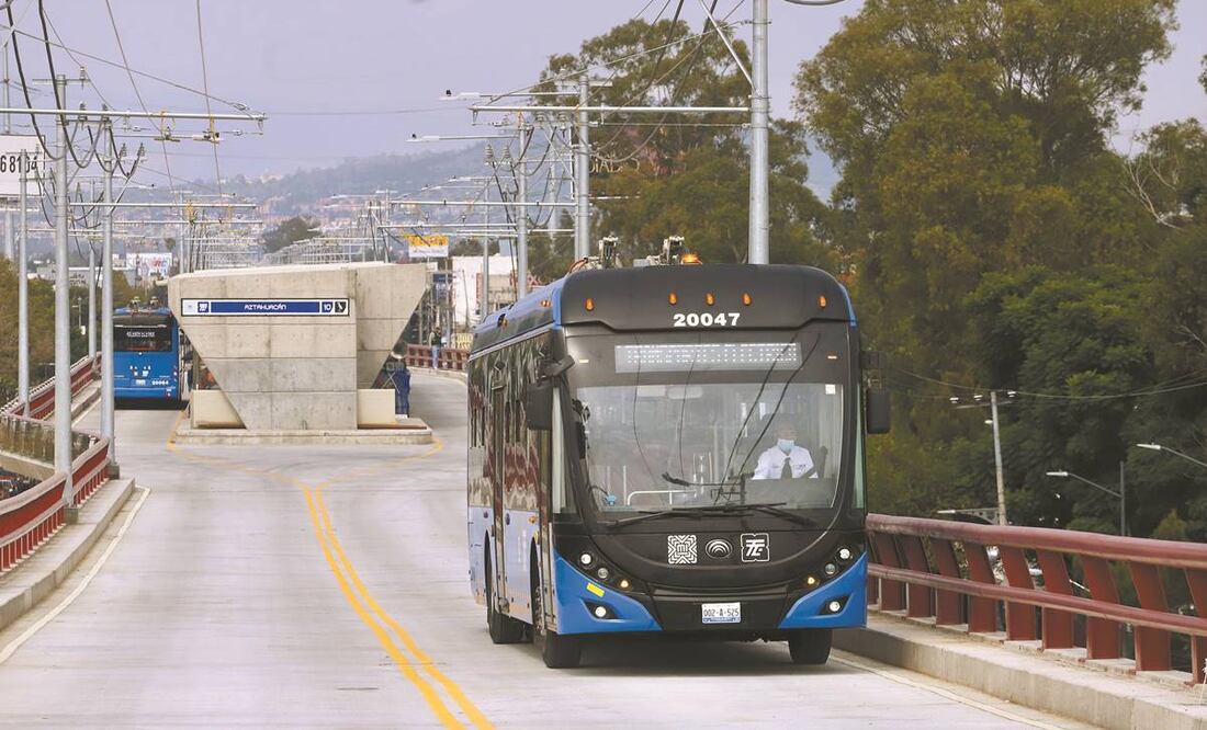 La jefa de Gobierno, Claudia Sheinbaum, supervisó las pruebas junto con alcaldes, secretarios y el embajador de China en México. Foto: Berenice Fregoso/EL UNIVERSAL