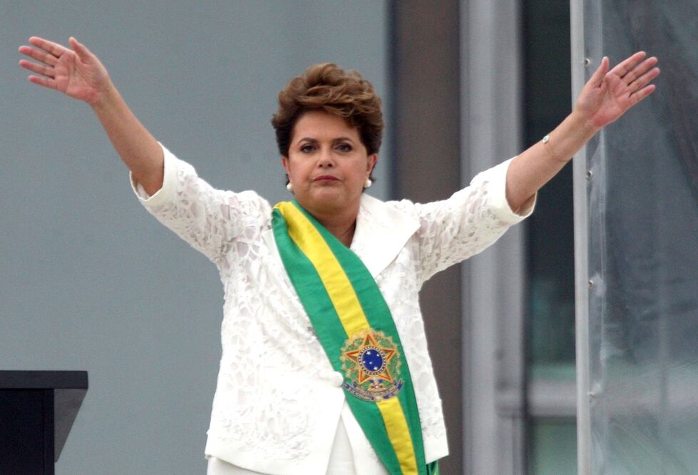 La presidenta de Brasil será retirada del cargo y en su lugar asumirá el poder de forma interina el vicepresidente Michel Temer (Archivo)