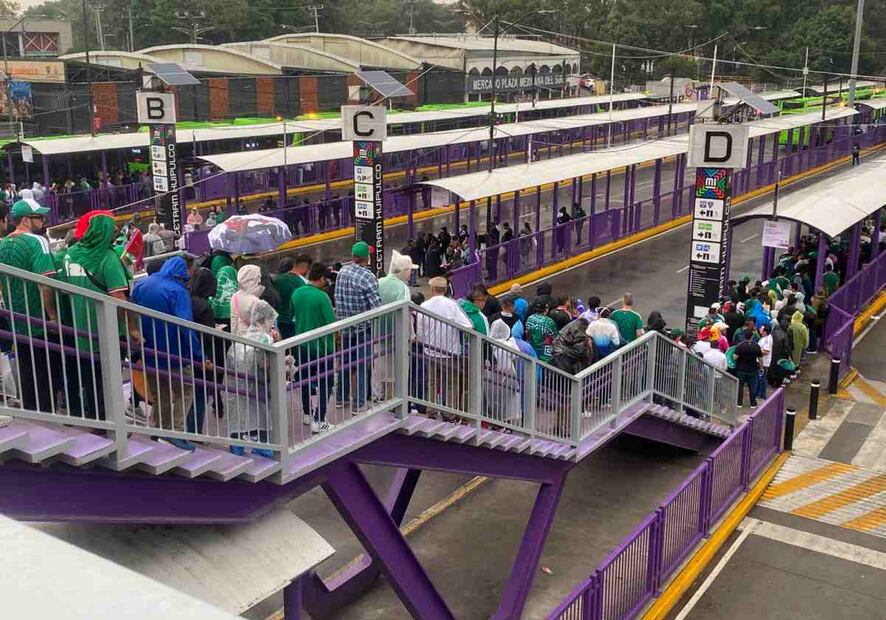 Se habilitó una corrida especial de RTP del Cetram Huipulco al Metro Tasqueña y otra hacia Xochimilco. Foto: Omar Díaz / EL UNIVERSAL