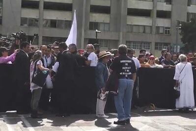 Encaran a ayudantía de AMLO por instalar vallas en Tlatelolco