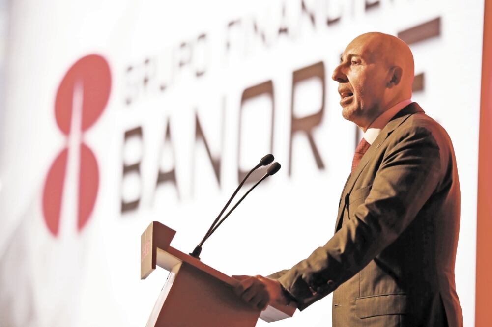 Marcos Ramírez, director de Banorte, dijo que con sus inversiones para este año también impulsarán la banca móvil y los servicios digitales (ARCHIVO EL UNIVERSAL)