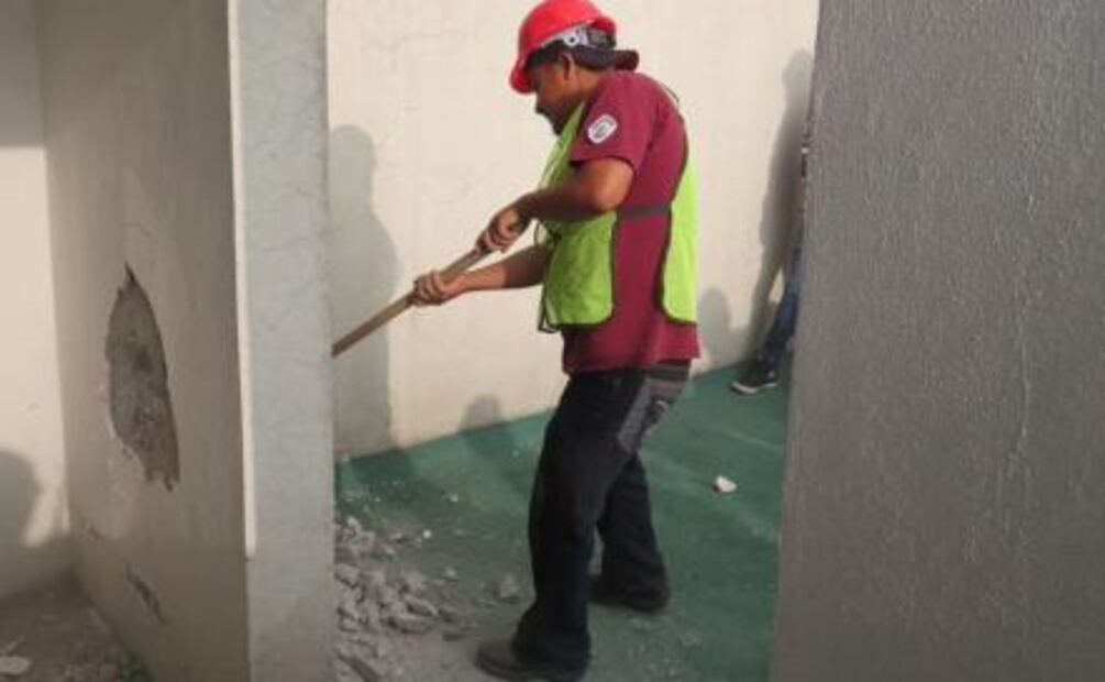 Demuelen pisos excedentes en edificio de Coyoacán