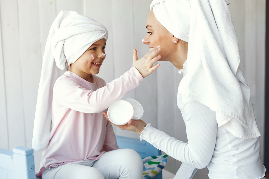 Una rutina de skincare puede ser sencilla y tener beneficios. Foto: Freepik