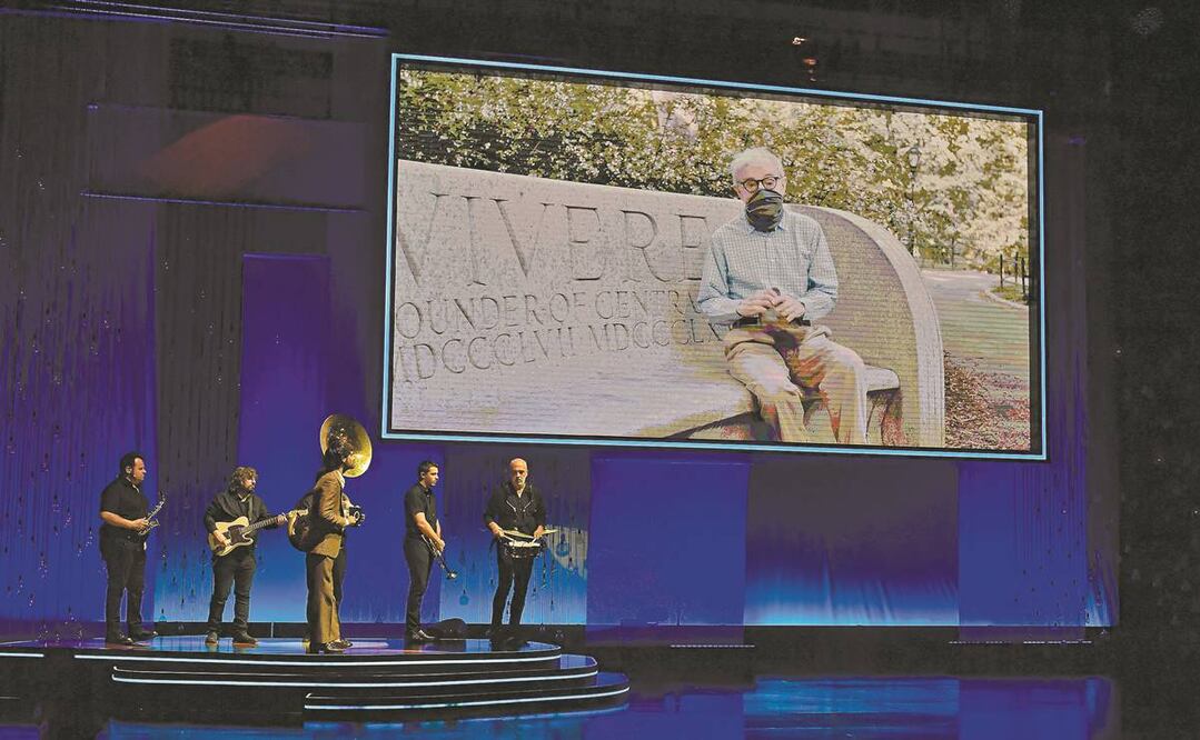 El realizador neoyorquino aparece en un video en el que se le ve sentado en un banco de Central Park y con una mascarilla, con gesto hastiado, al terminar sus palabras. Foto: AP