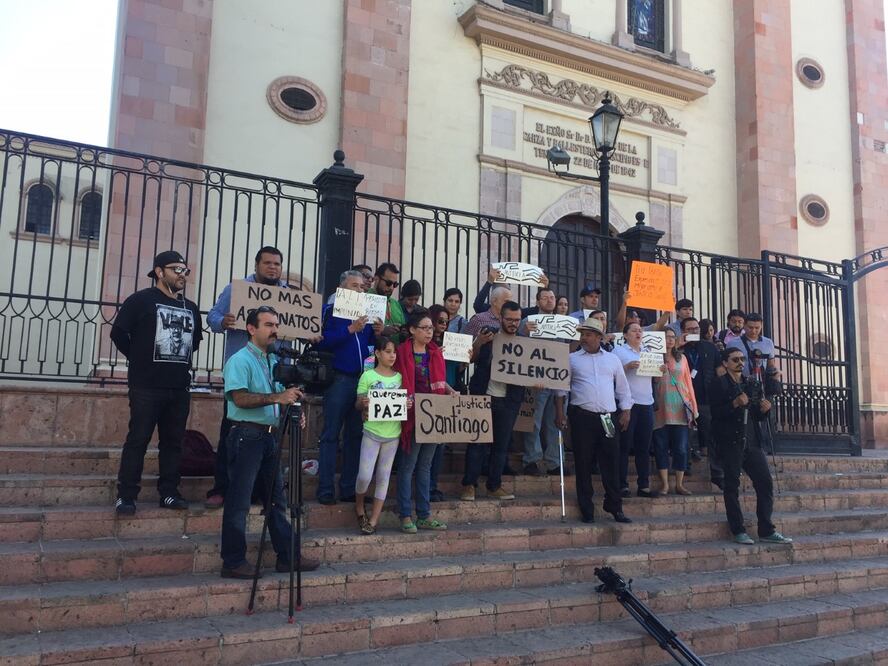 En marzo comunicadores de diferentes medios se sumaron a la exigencia de que se esclarezca el asesinato del periodista, Santiago Barroso Alfaro, en San Luis Potosí (ARCHIVO. EL UNIVERSAL)