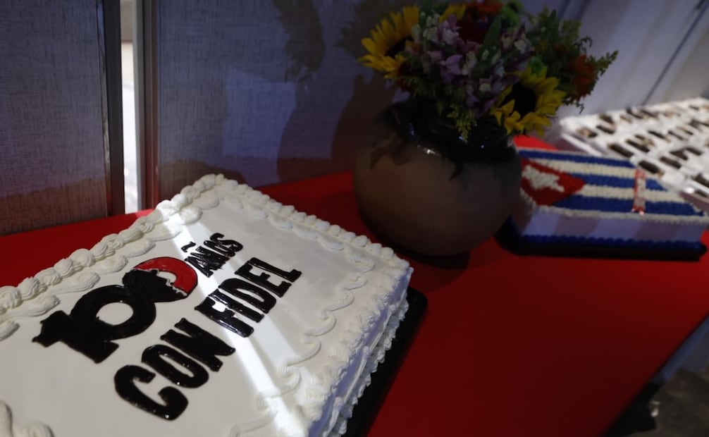 Homenaje a Fidel Castro en la Embajada de Cuba en México. Foto: Diego Simón Sánchez / EL UNIVERSAL