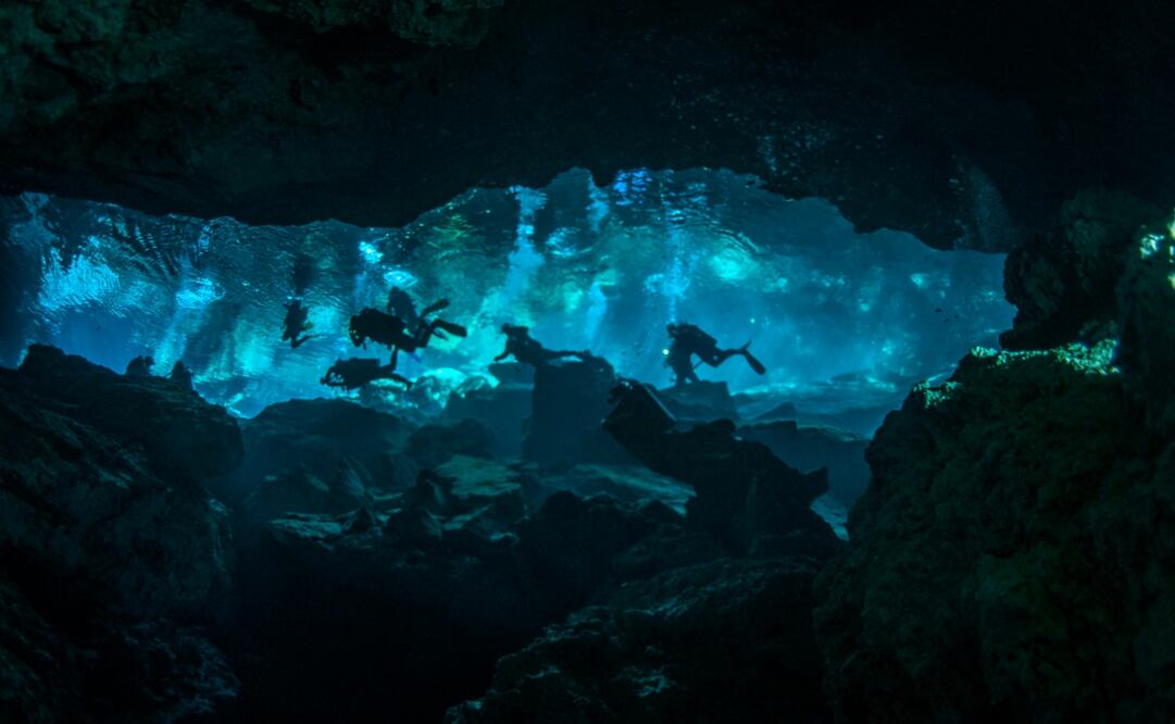 Para bucear dentro de un cenote necesitas una certificación. Foto: iStock