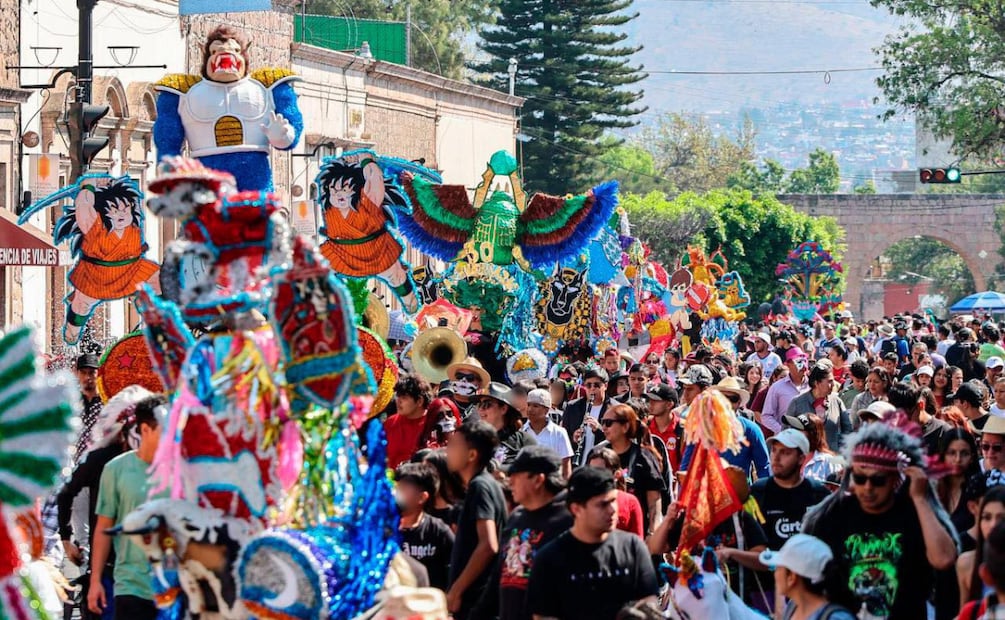 El ambiente del tradicional festival se llenó de entusiasmo y celebración, con referencias a la cultura popular. Foto: Facebook (Alfonso Martínez Alcázar)