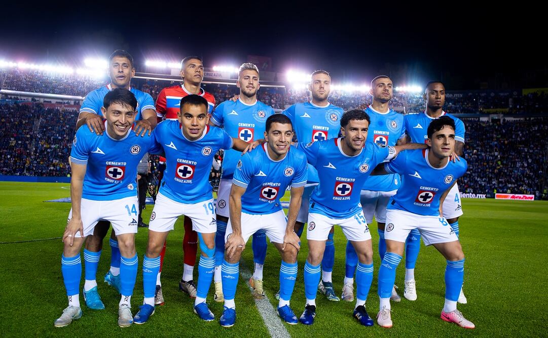 Jugadores de Cruz Azul se pelean durante el partido ante América FOTO: IMAGO