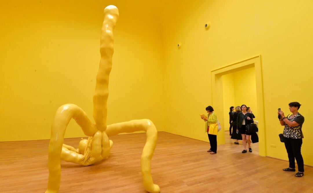 En el pabellón de México se instaló "Possessing Nature", de Tania Candiani y Luis Felipe Ortega, una pieza que porta agua de la propia laguna veneciana al interior. FOTO: EFE