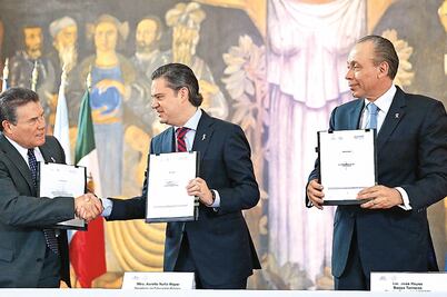 Dan créditos a maestros sobresalientes en evaluación