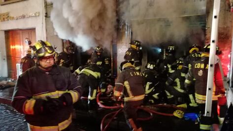 Se incendia tienda de artículos deportivos en el Centro