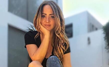 Andrea Legarreta y la foto en minifalda que cautivó
