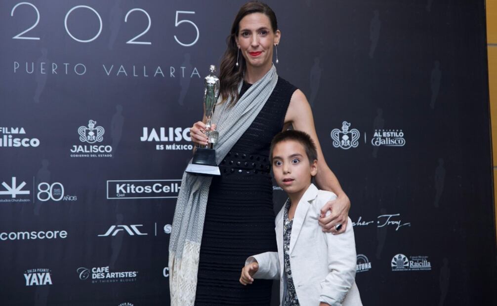 Ana Terrazas dedicó el Ariel por Mejor Vestuario a su hijo. Foto: Hugo Salvador/EL UNIVERSAL. 