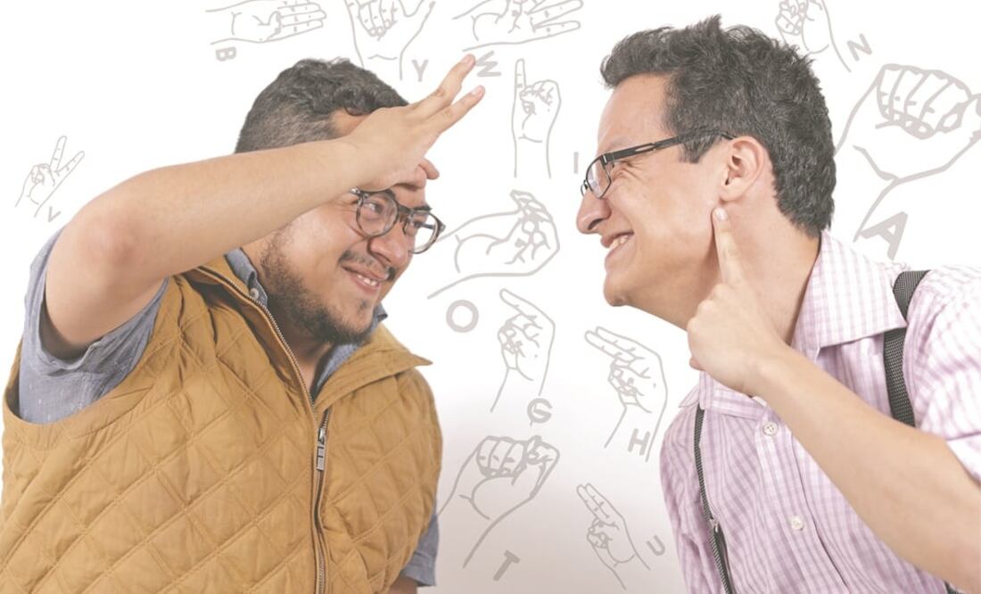 Uno es oyente y el otro es sordo. Pero ambos se pueden comunicar. (FOTOS: IVAN STEPHENS. EL UNIVERSAL)