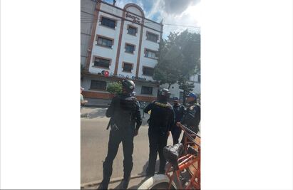 Hallan en hotel de Garibaldi cuerpos de una mujer y un niño de 7 años