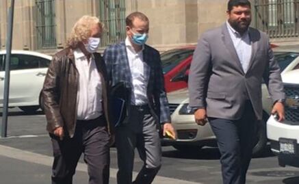 Cineasta Luis Mandoki visita a AMLO en Palacio Nacional; prepara nuevo documental 