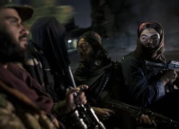 Fuerzas afganas atacan Paquistán; operación es en represalia por bombardeos aéreos