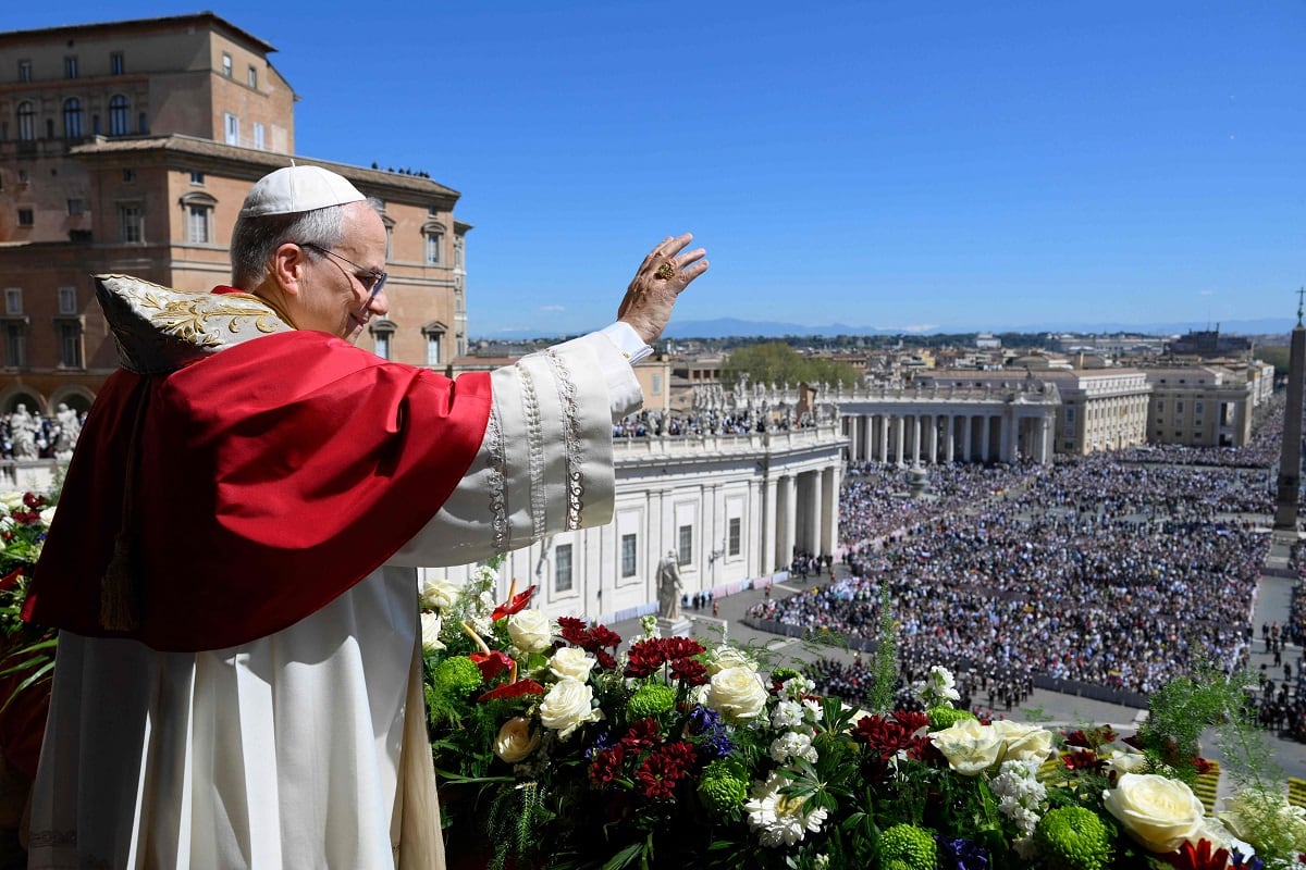 En su primera misa de Pascua, el papa León XIV hizo un llamado a deponer las armas y buscar la paz