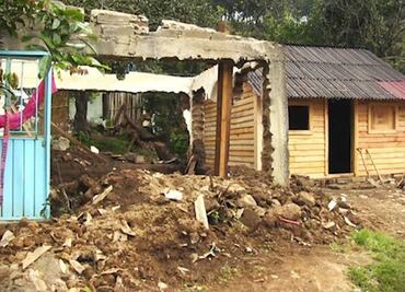 Construyen casitas de madera en las faldas del Popo