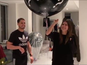 'Chicharito' Hernández por fin revela el sexo de su hijo