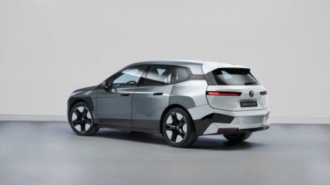 Conoce la camioneta que cambia de color con el toque de un botón