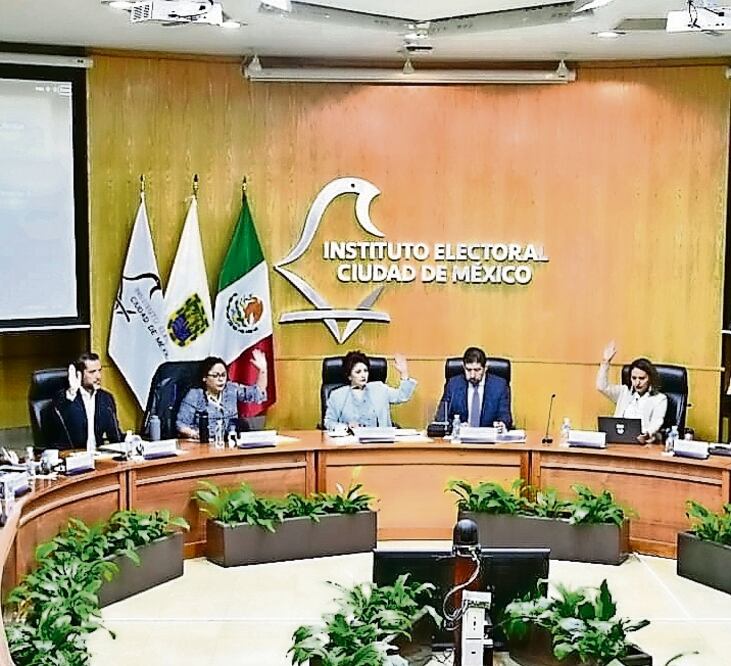 El IECM dio a conocer que Chertorivski sólo tiene una queja. Foto: Especial